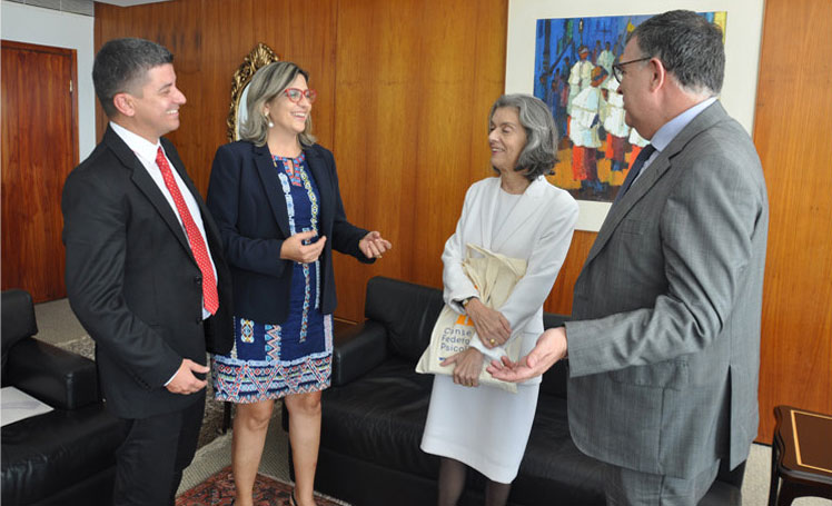 Foto com a Ministra do Supremo Tribunal Federal, Cármem Lúcia